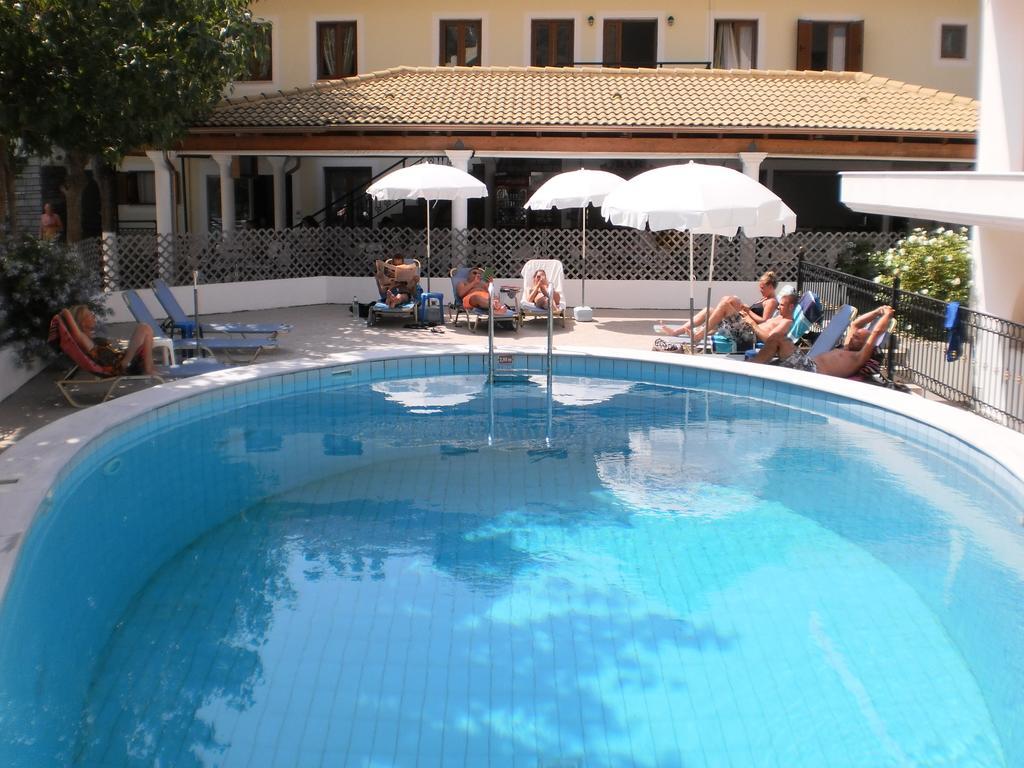 Oasis Hotel Parga Buitenkant foto