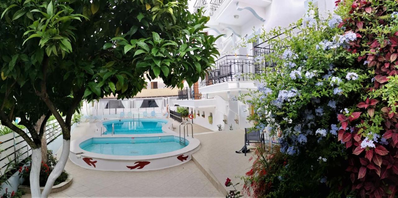 Oasis Hotel Parga Buitenkant foto